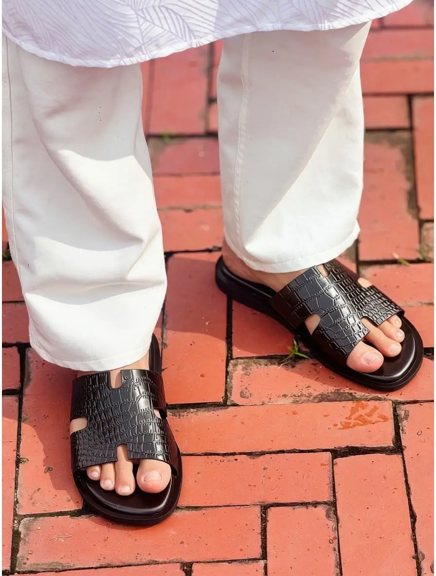 H cut Black H-Cut Black Slide - Image 1